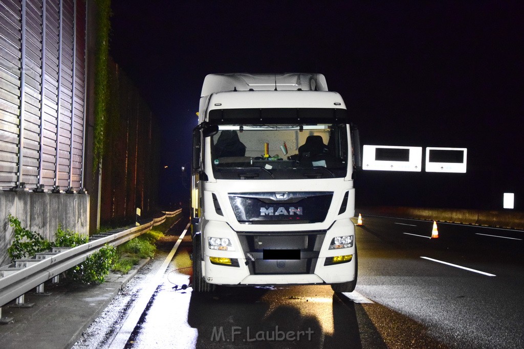 LKW Verfolgung A 3 Rich Oberhausen gestellt mit Nagelbrett Hoehe AS Koeln Dellbrueck P79.JPG - Miklos Laubert